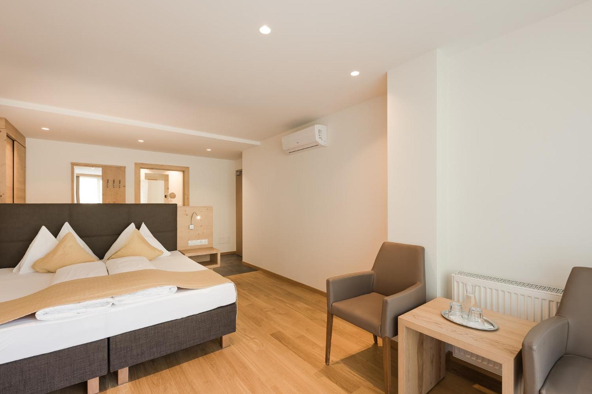 Hotel Kiendl Schenna Ruang foto
