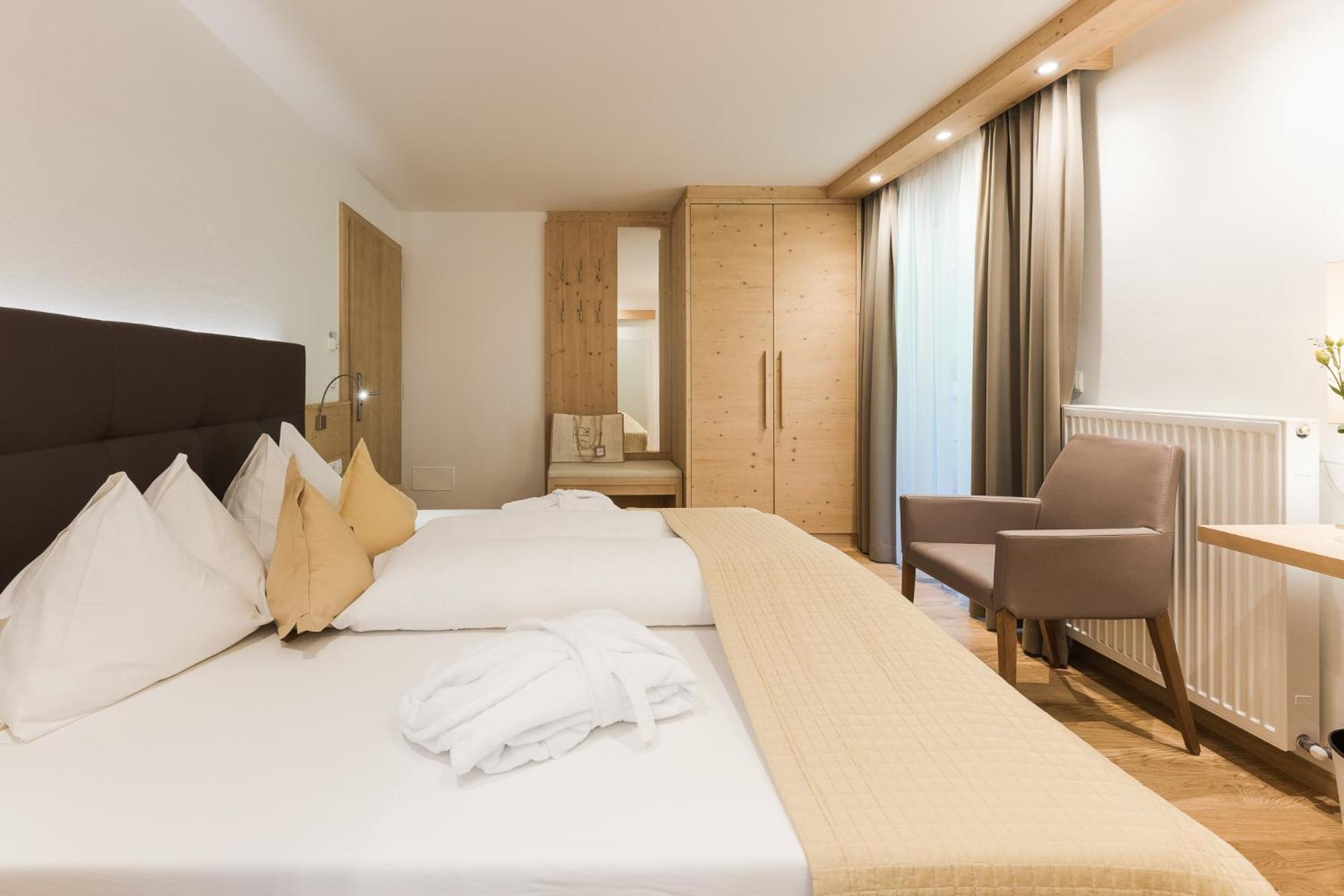 Hotel Kiendl Schenna Ruang foto