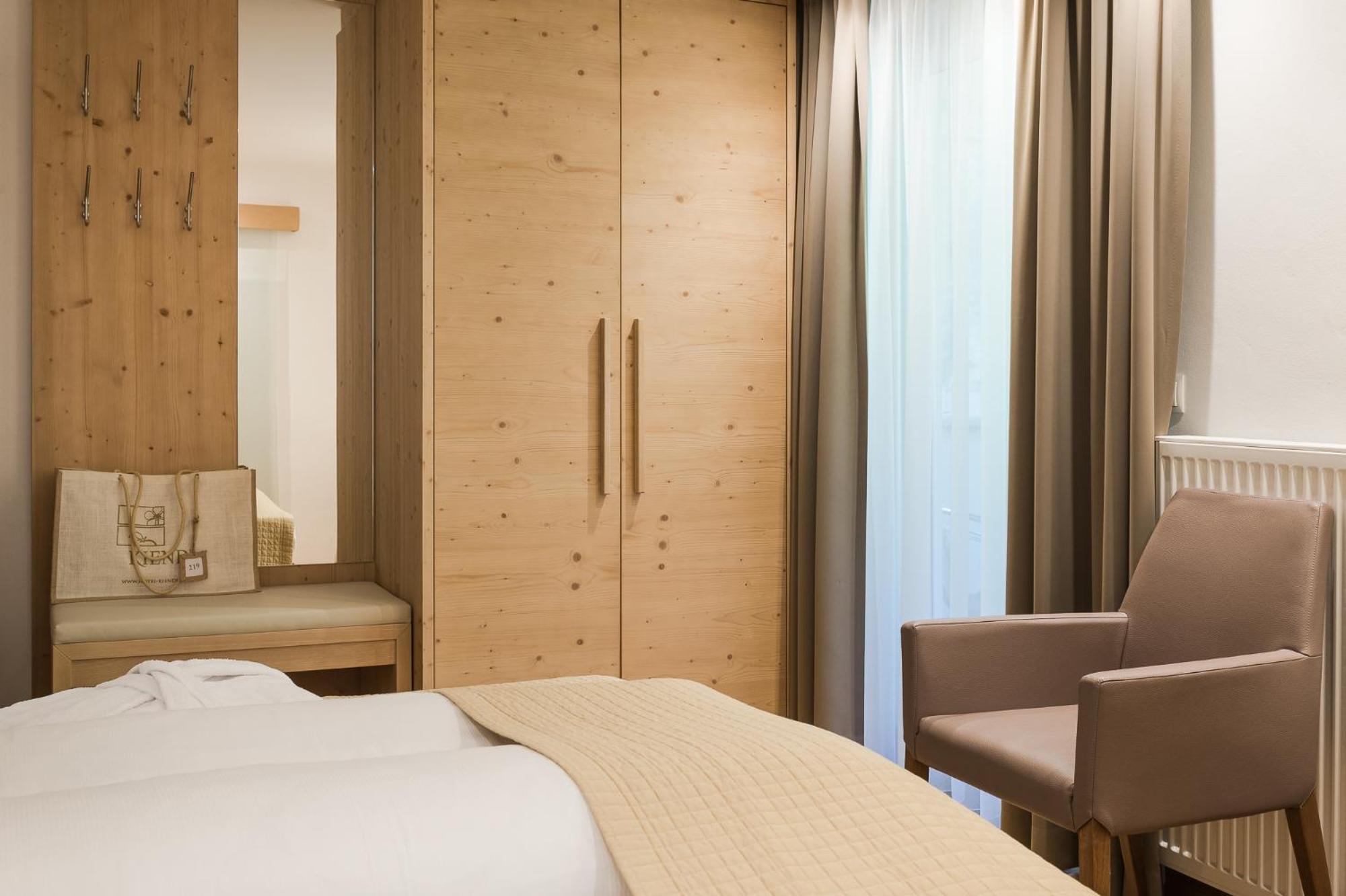 Hotel Kiendl Schenna Ruang foto