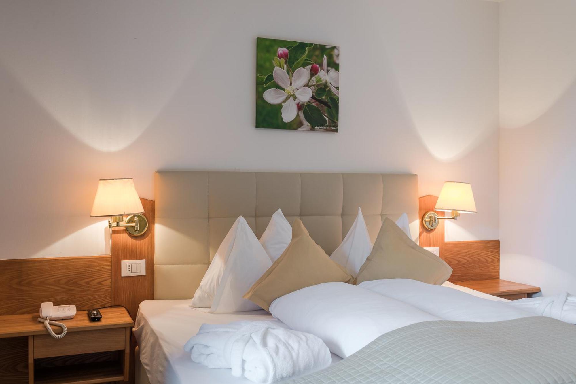 Hotel Kiendl Schenna Ruang foto