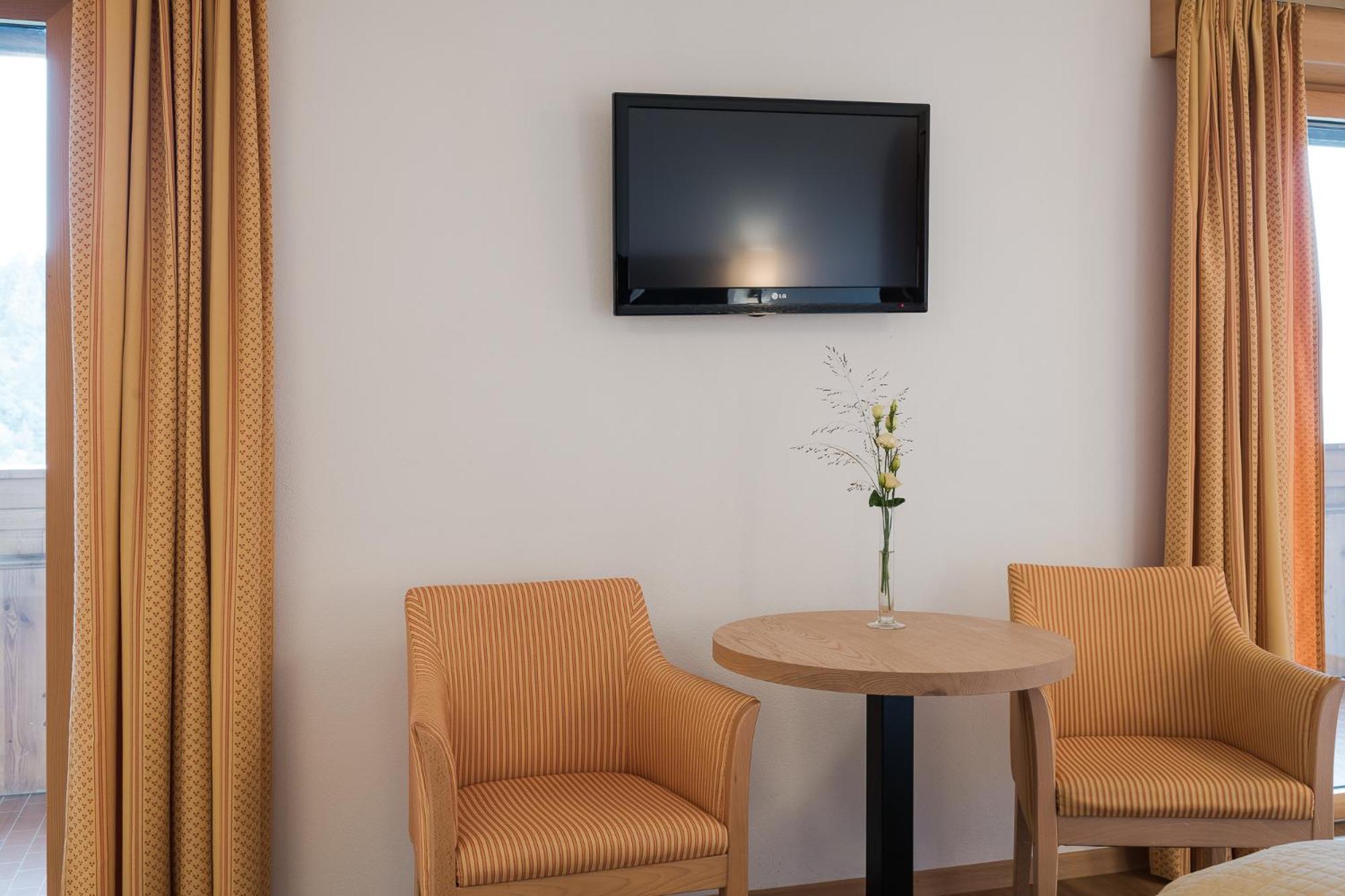 Hotel Kiendl Schenna Ruang foto