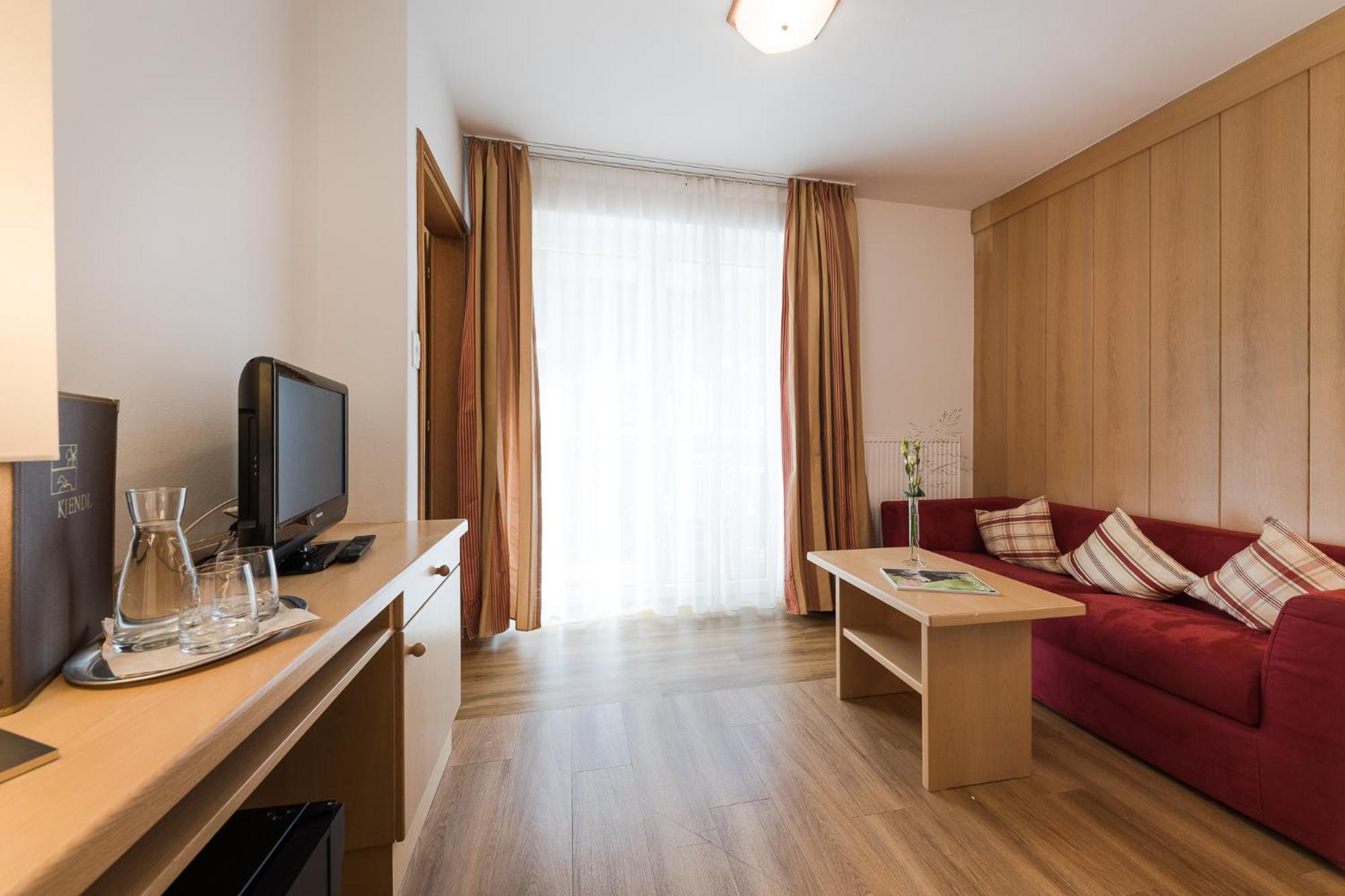 Hotel Kiendl Schenna Ruang foto