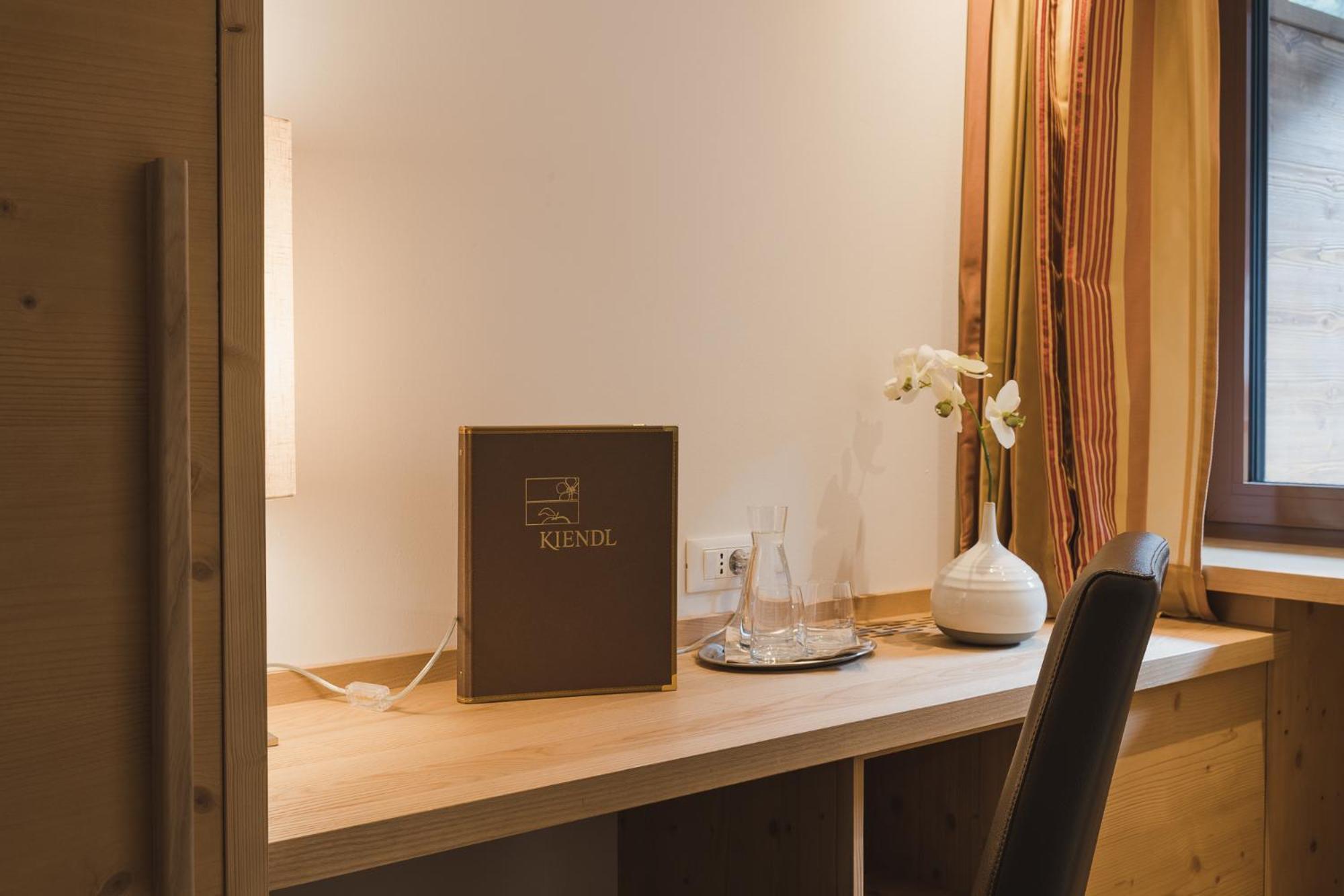 Hotel Kiendl Schenna Ruang foto