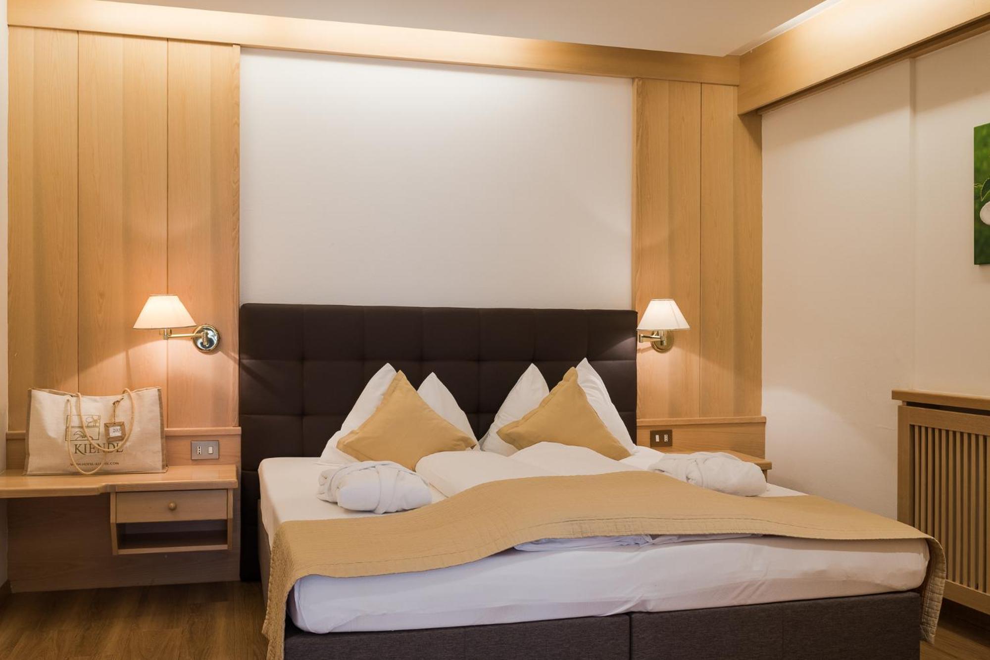 Hotel Kiendl Schenna Ruang foto