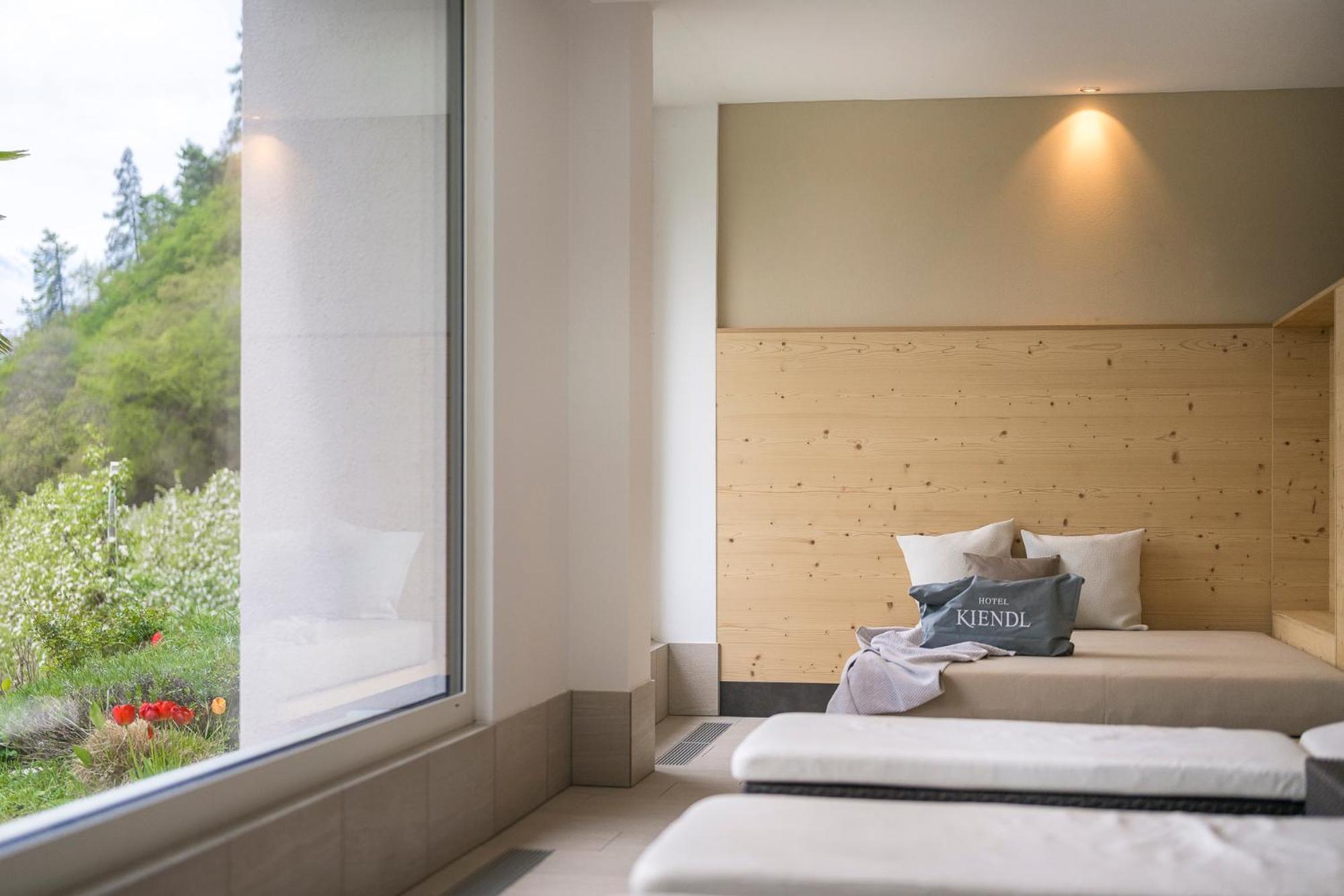 Hotel Kiendl Schenna Bagian luar foto