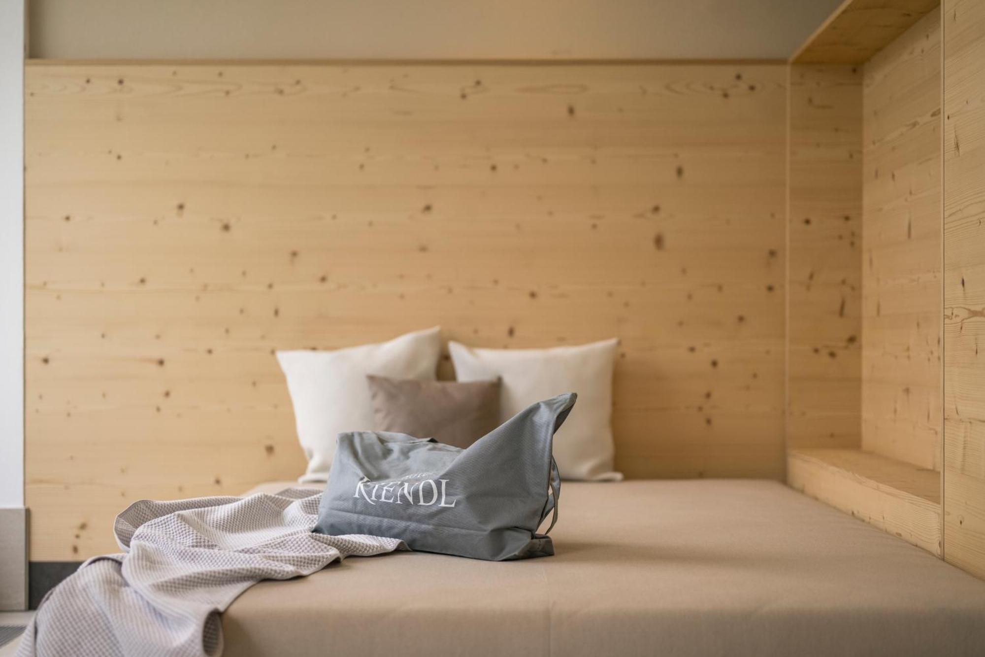 Hotel Kiendl Schenna Bagian luar foto