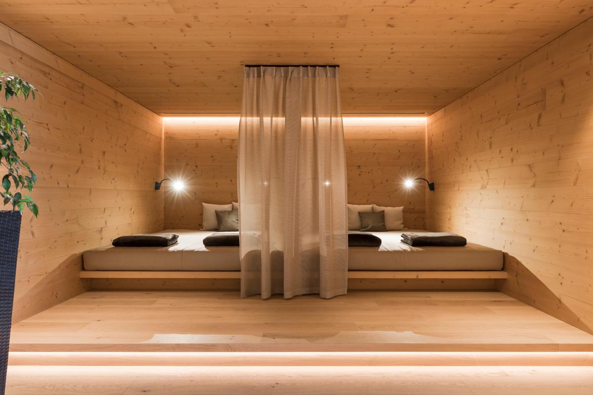 Hotel Kiendl Schenna Bagian luar foto
