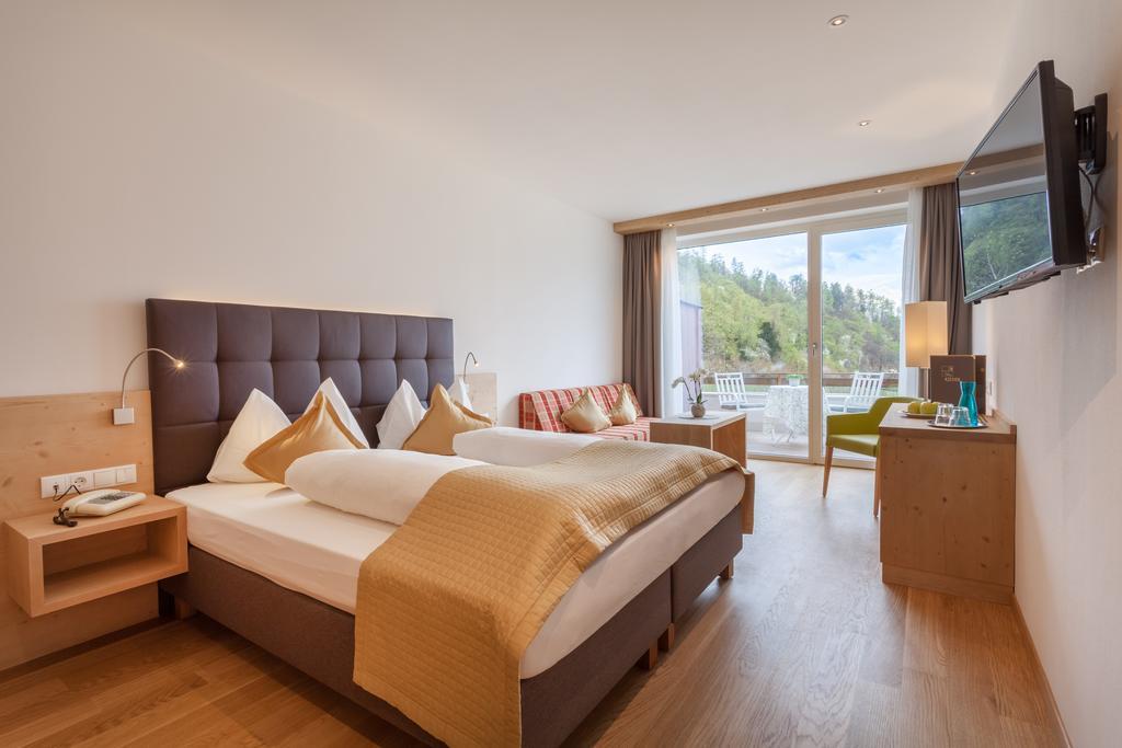 Hotel Kiendl Schenna Bagian luar foto
